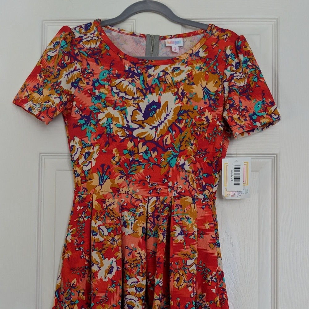 NWT LuLaRoe  Amelia Dress- S